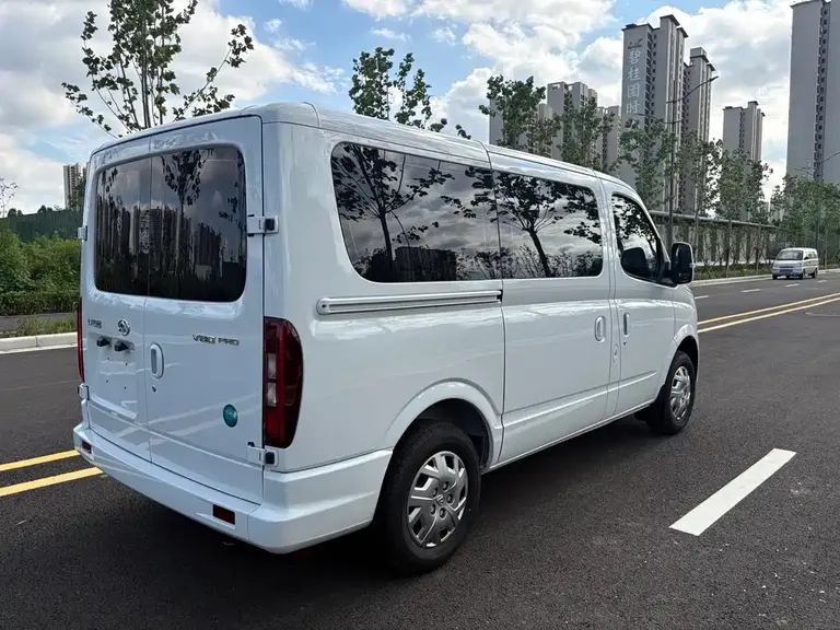 Maxus Xintu V80 新途V80 2025款 PRO傲运通 2.0 T 手动短轴超低顶 5/6座