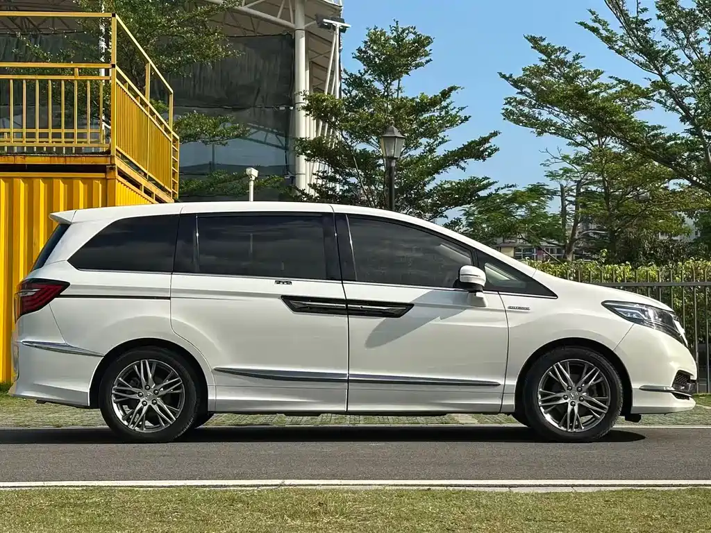 Elysion 2.0 L Hybrid Luxury