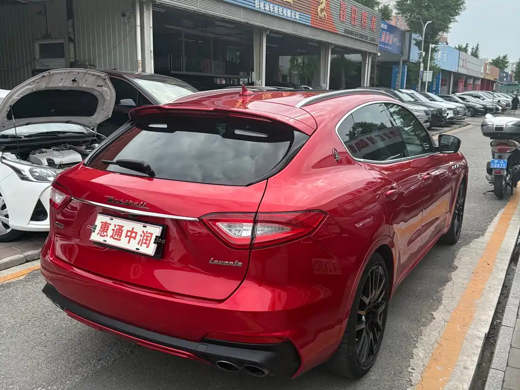 Levante 3.8 T GTS