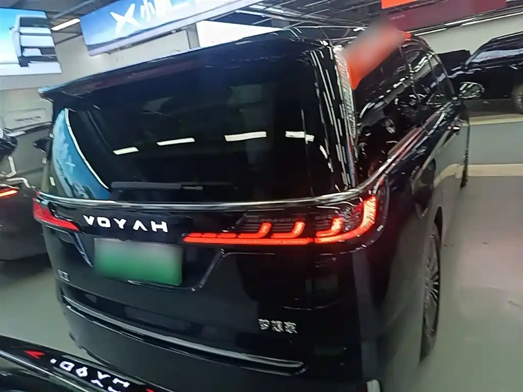 Voyah Dreamer PHEV 4 WD Flagship Kunpeng
