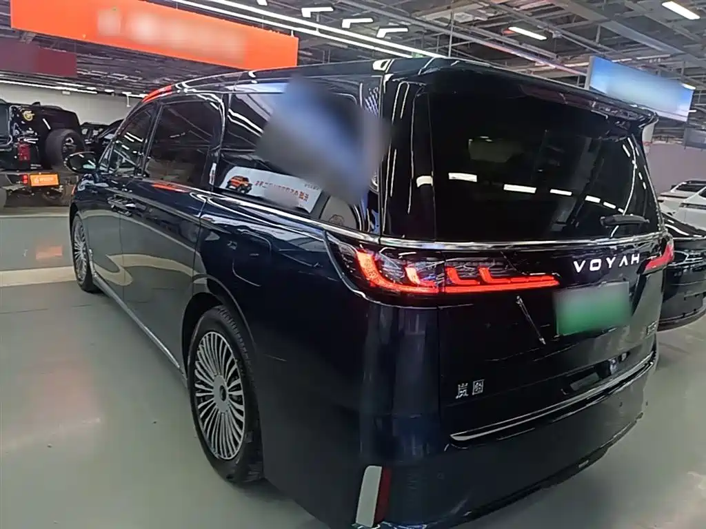 Voyah Dreamer PHEV 4 WD Flagship Kunpeng