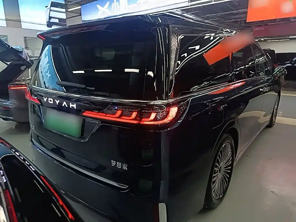 Voyah Dreamer PHEV 4 WD Flagship Kunpeng