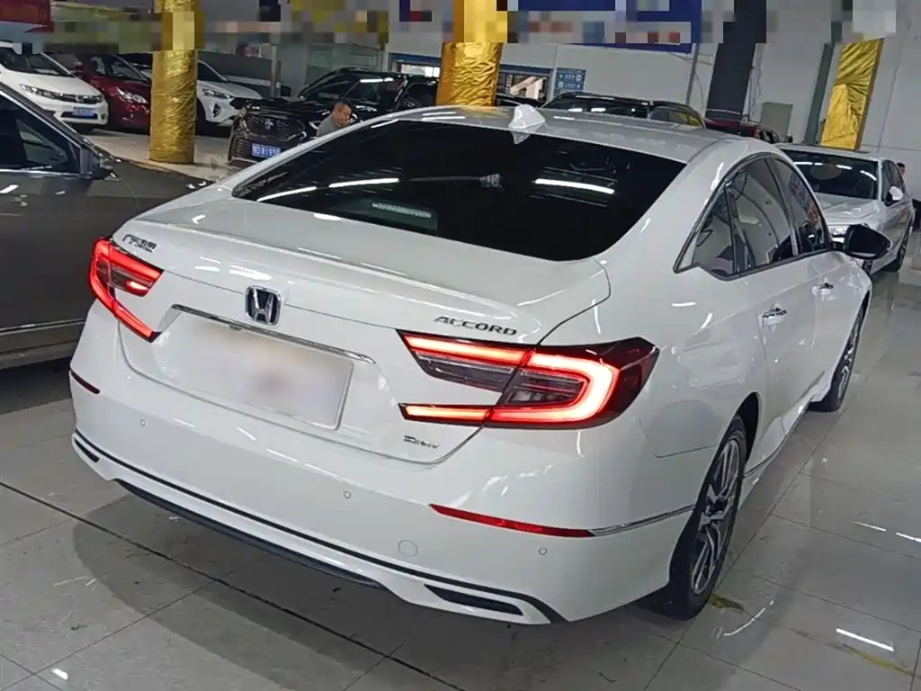 Accord Sharp· Hybrid 2.0 L Sharp Leading