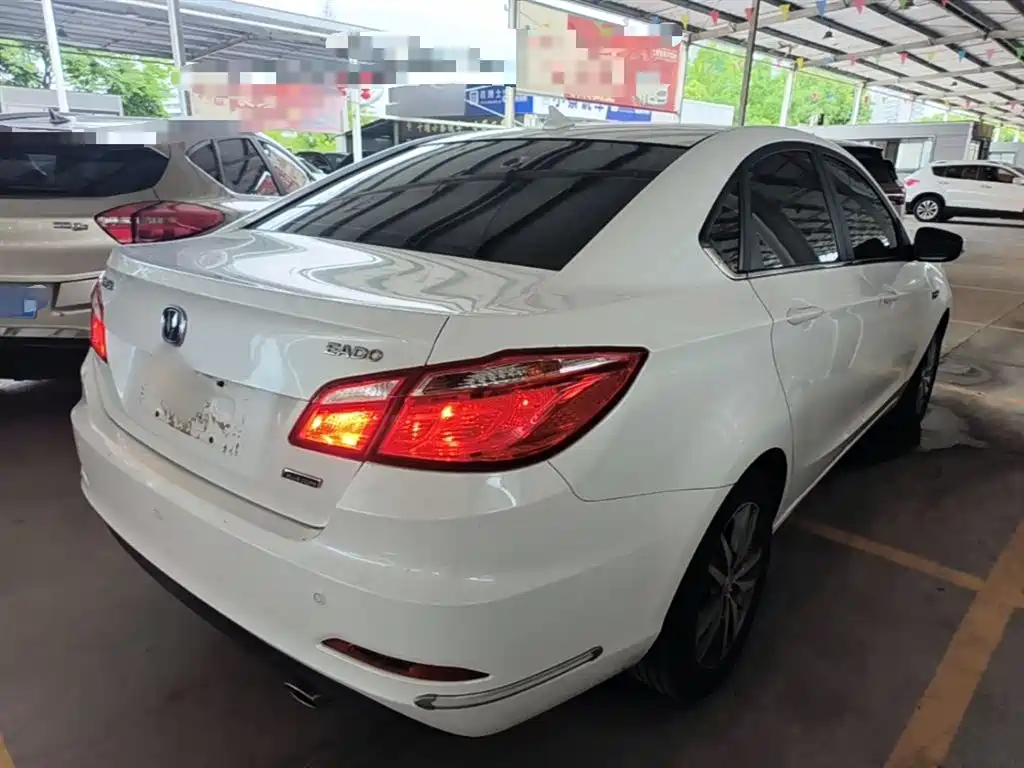 Eado 1.6 L Auto Style