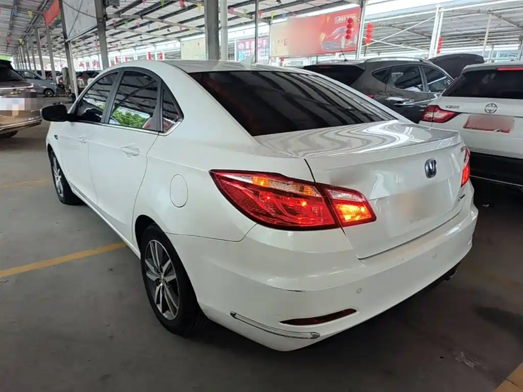 Eado 1.6 L Auto Style