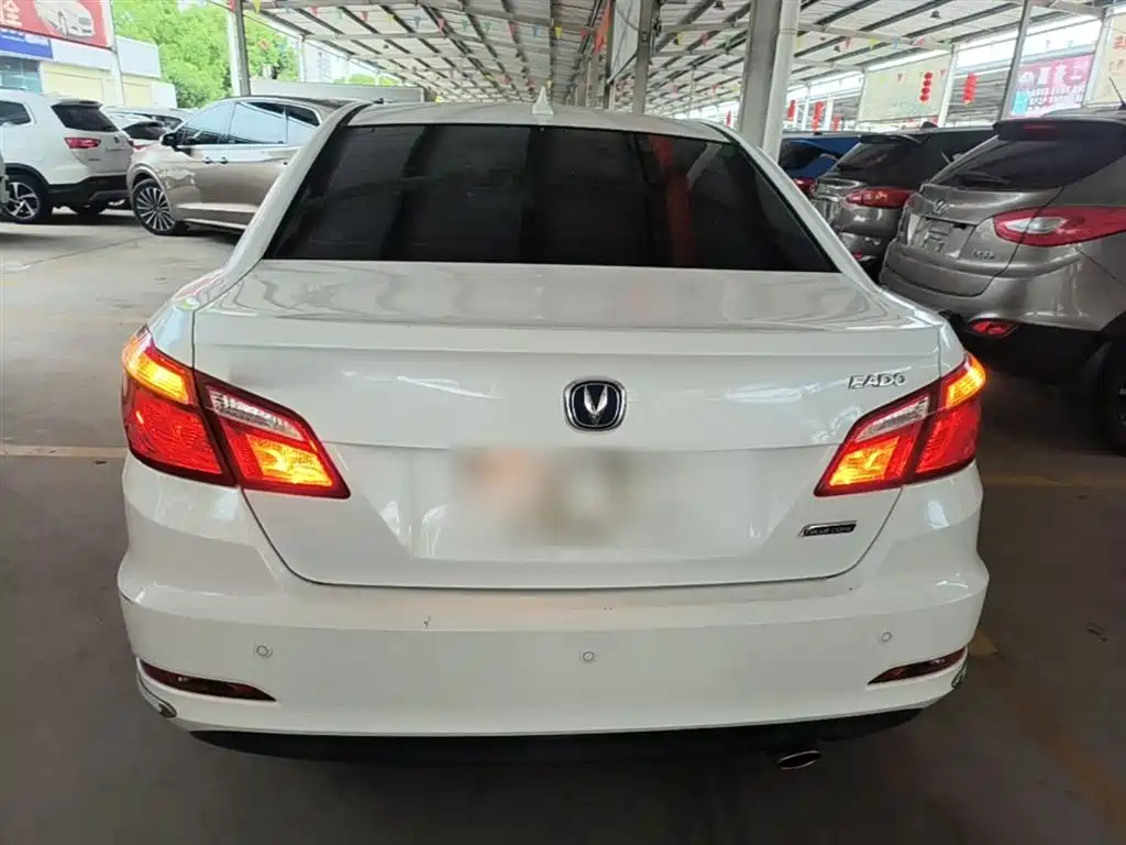 Eado 1.6 L Auto Style