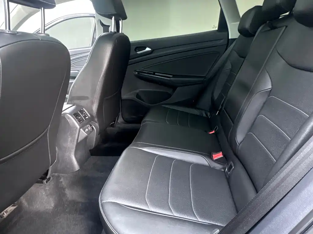 Jetta VS7 Black Sharp 1.4 T Auto Joy