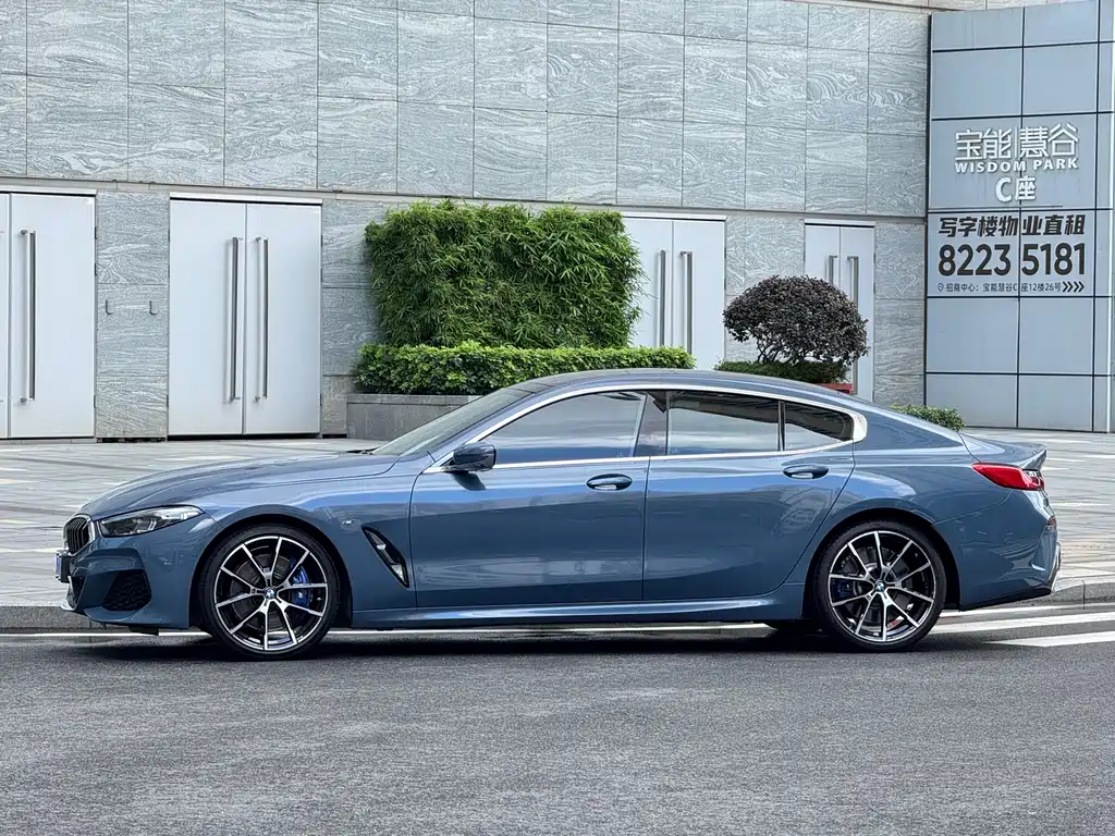 BMW 8 Series 840 i xDrive 4-door Coupe M Sport Package