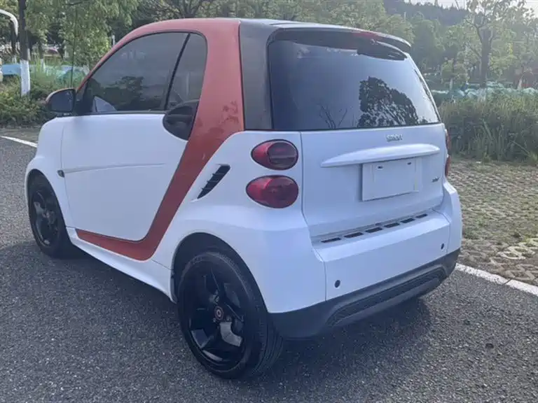 smart fortwo smart fortwo 2015款 1.0 MHD 炫闪特别版