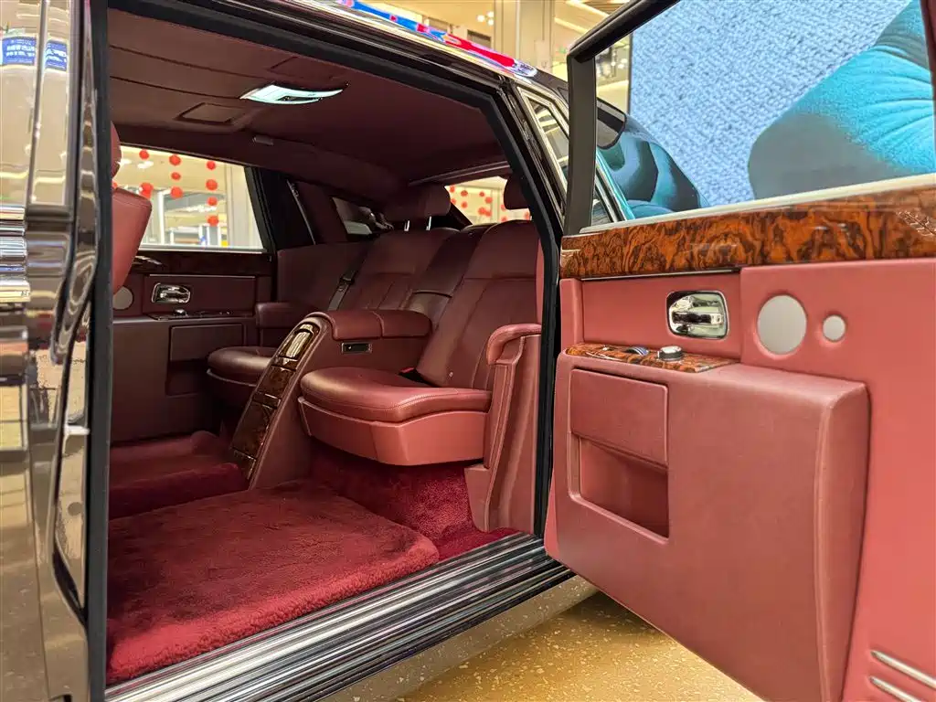 Phantom 6.7 L Extended EWB