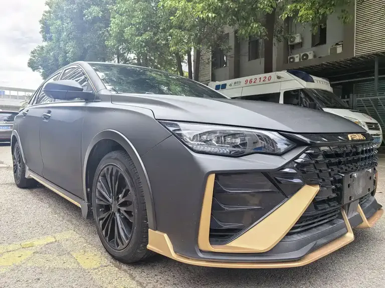 Dongfeng Yixuan MAX 1.5 T Dark Night Sharp Edge