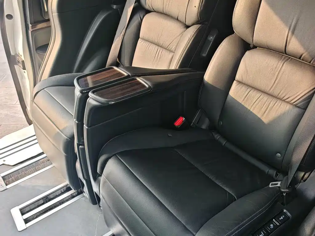 Elysion 2.4 L Luxury
