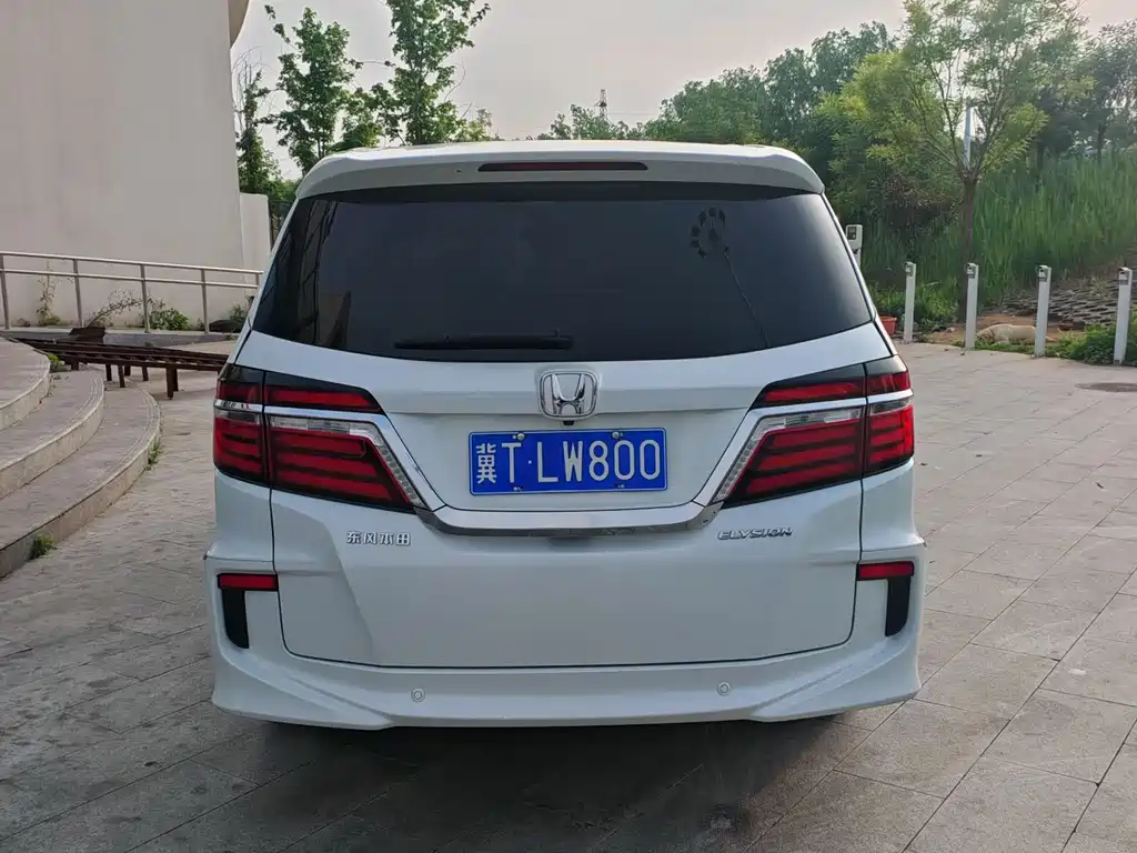 Elysion 2.4 L Luxury