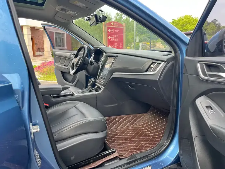 Roewe RX5 20 T 2 WD Auto 4 G Connected Platinum