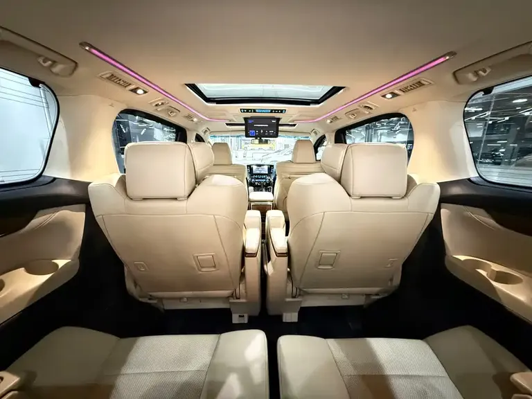 Toyota Alphard 3.5 L Distinguished
