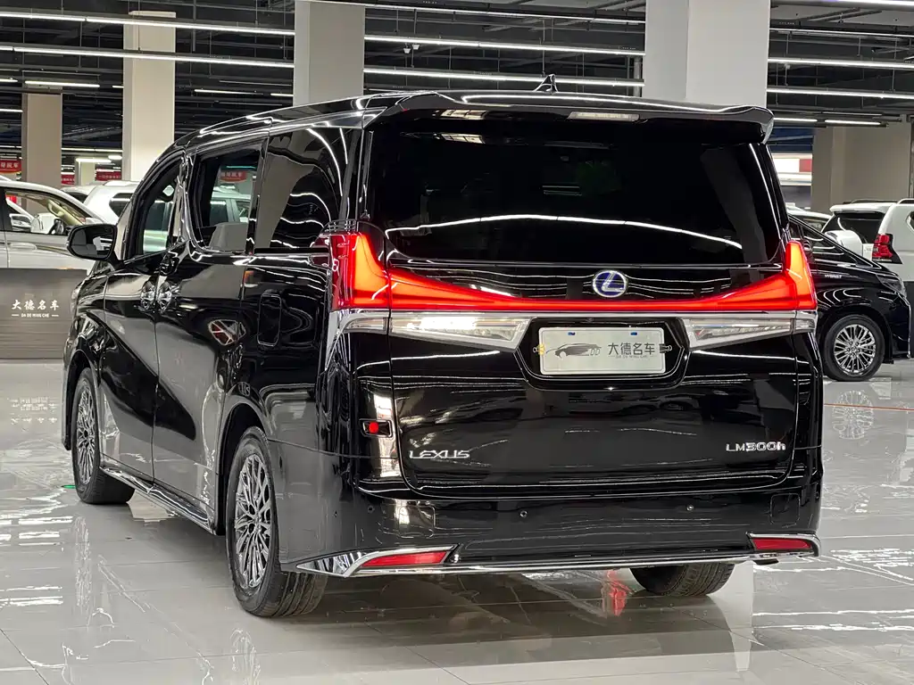 Lexus LM 300 h 7-seat Elegant