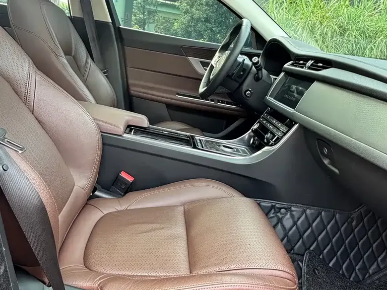 Jaguar XFL XFL 2.0 T P250 2 WD Luxury