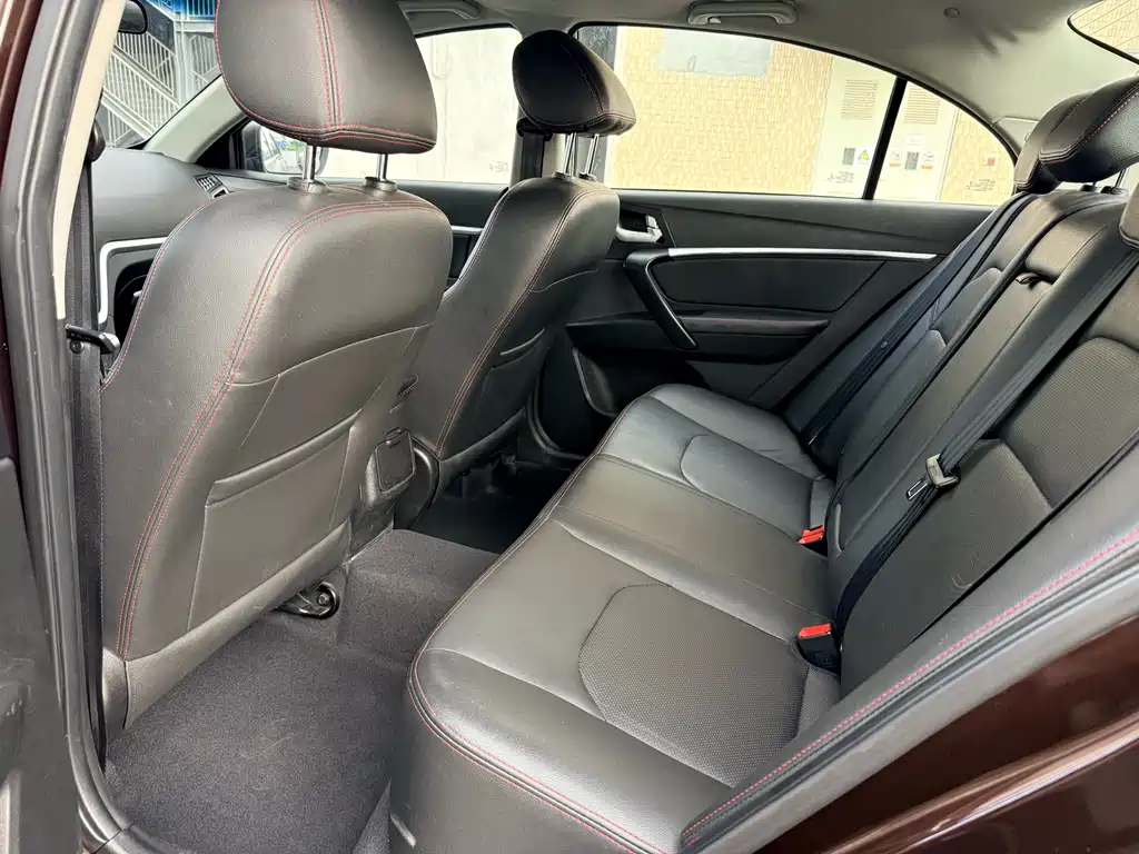 Emgrand Sedan 1.3 T CVT Upward