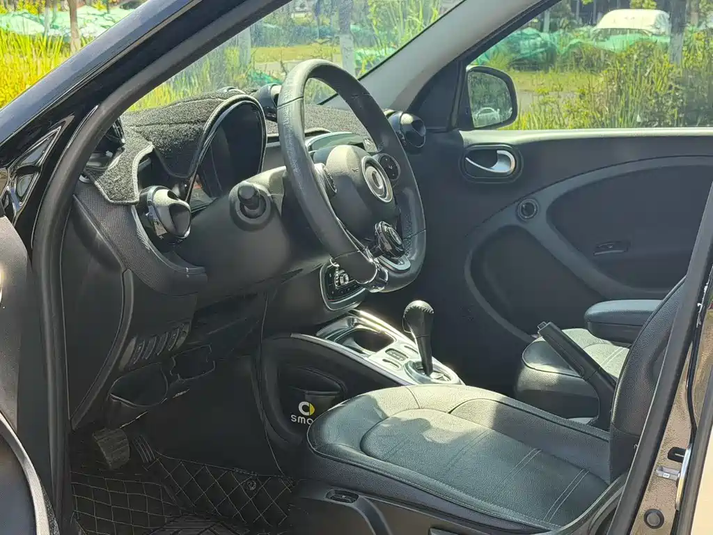 smart forfour 0.9 T 66 kW Pioneer