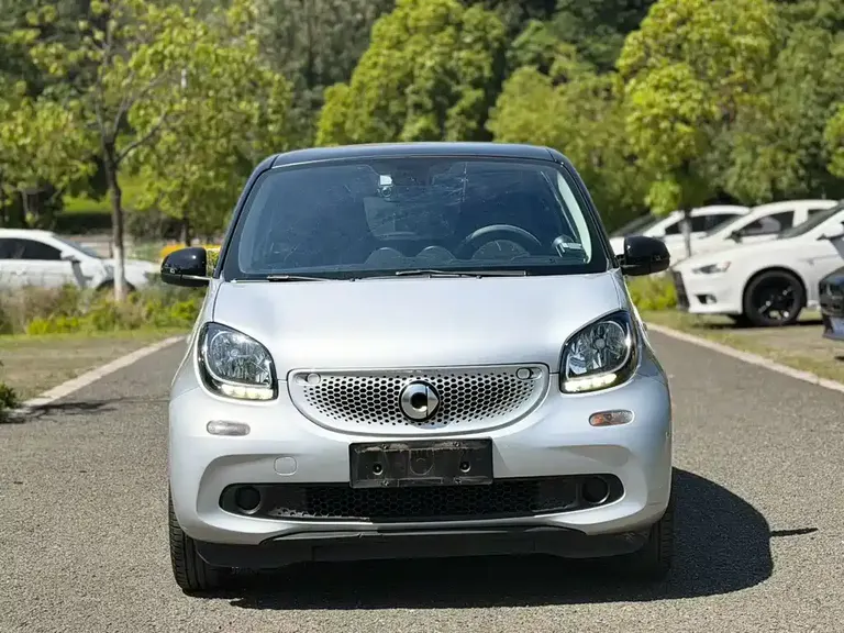 smart forfour 0.9 T 66 kW Pioneer