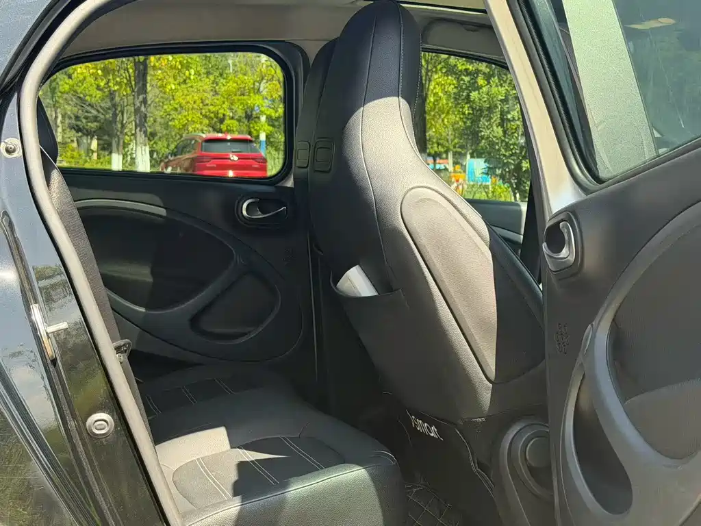 smart forfour 0.9 T 66 kW Pioneer