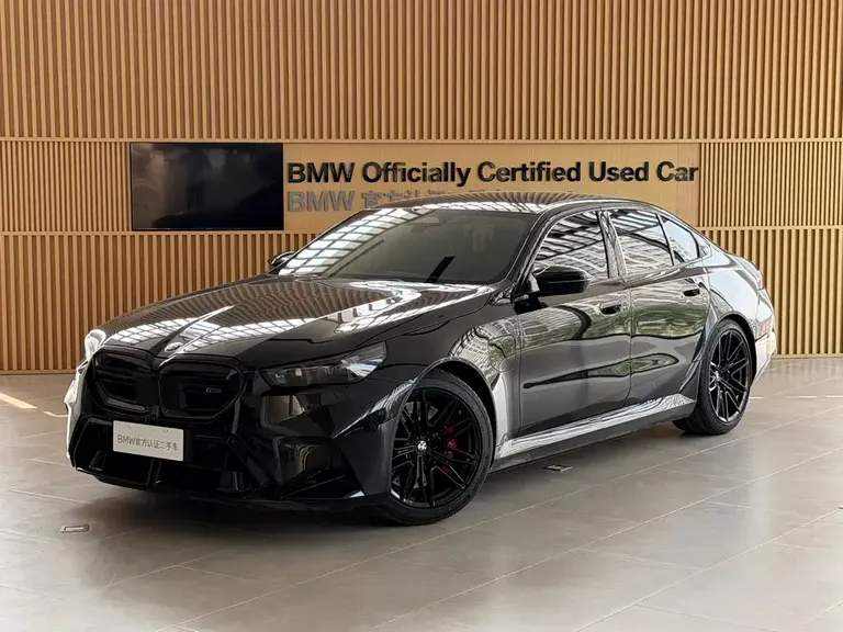 BMW M5 NEV