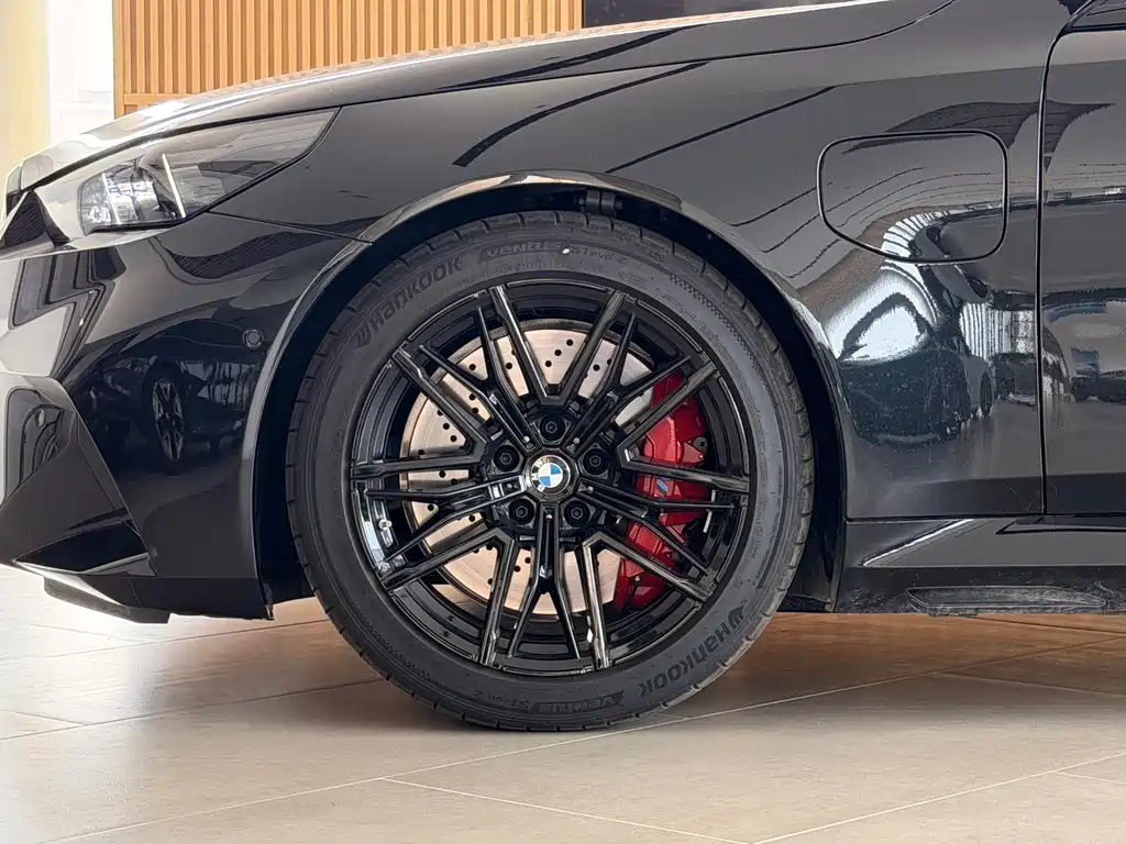 BMW M5 NEV