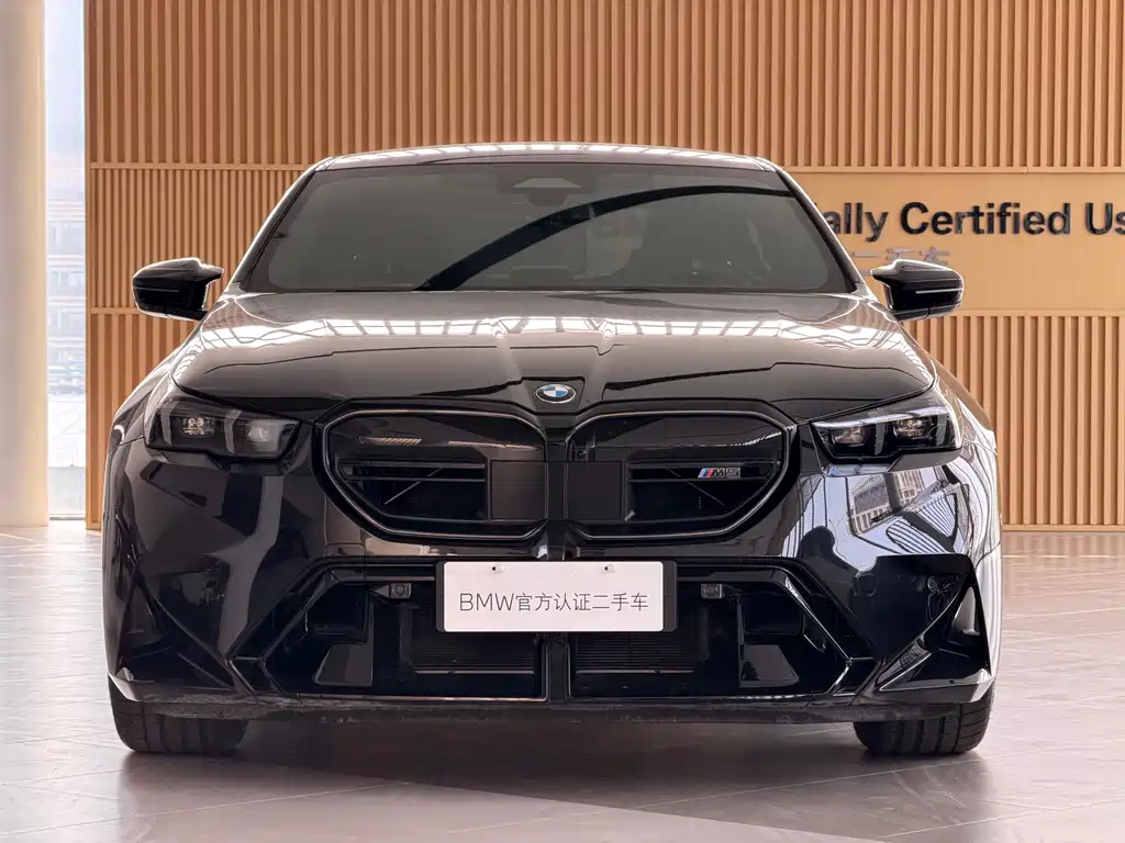 BMW M5 NEV
