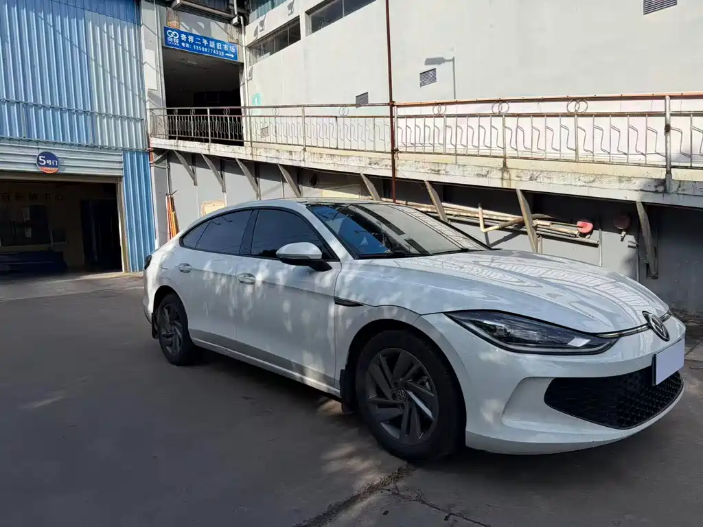 Lamando Lamando L 200 TSI DSG