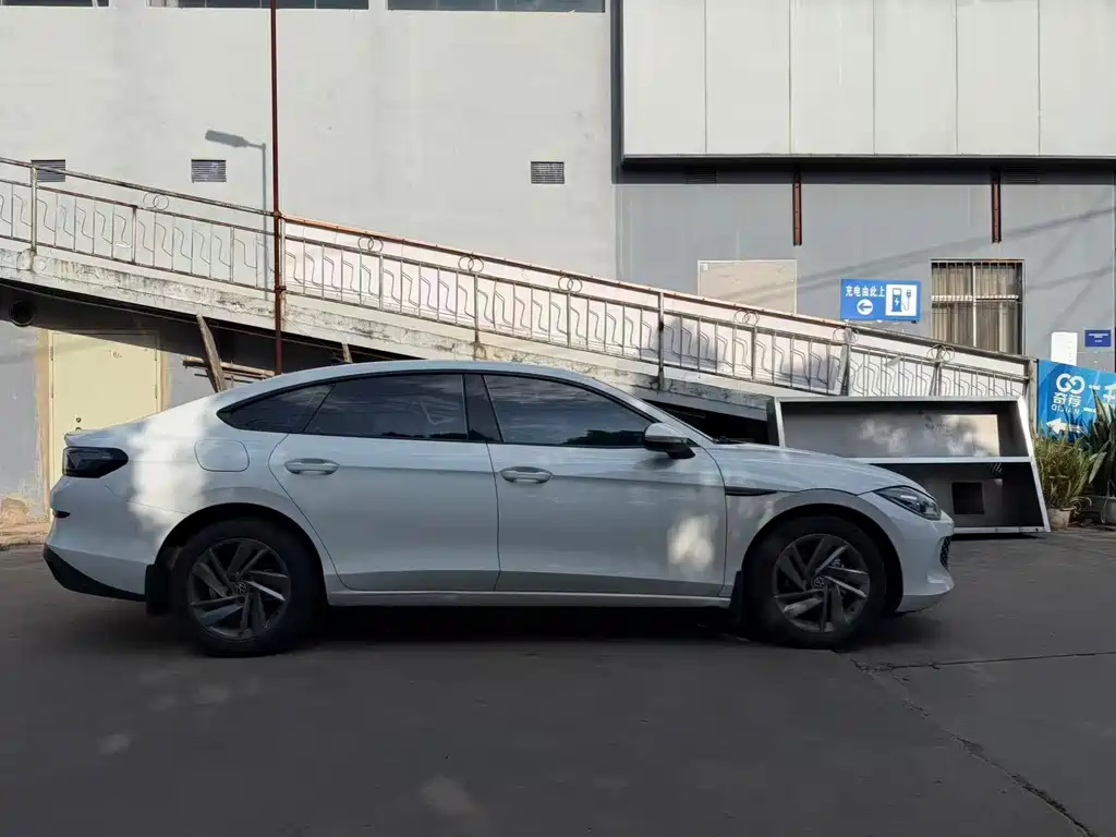 Lamando Lamando L 200 TSI DSG