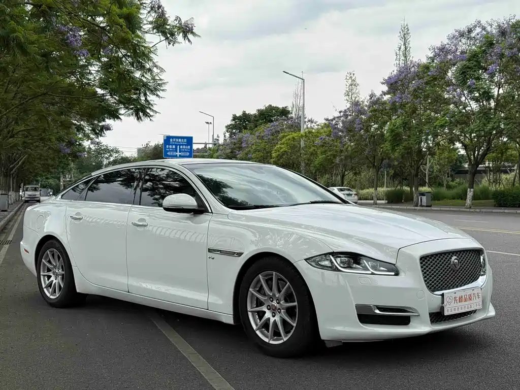 Jaguar XJ XJL 3.0 SC 2 WD Graceful Business