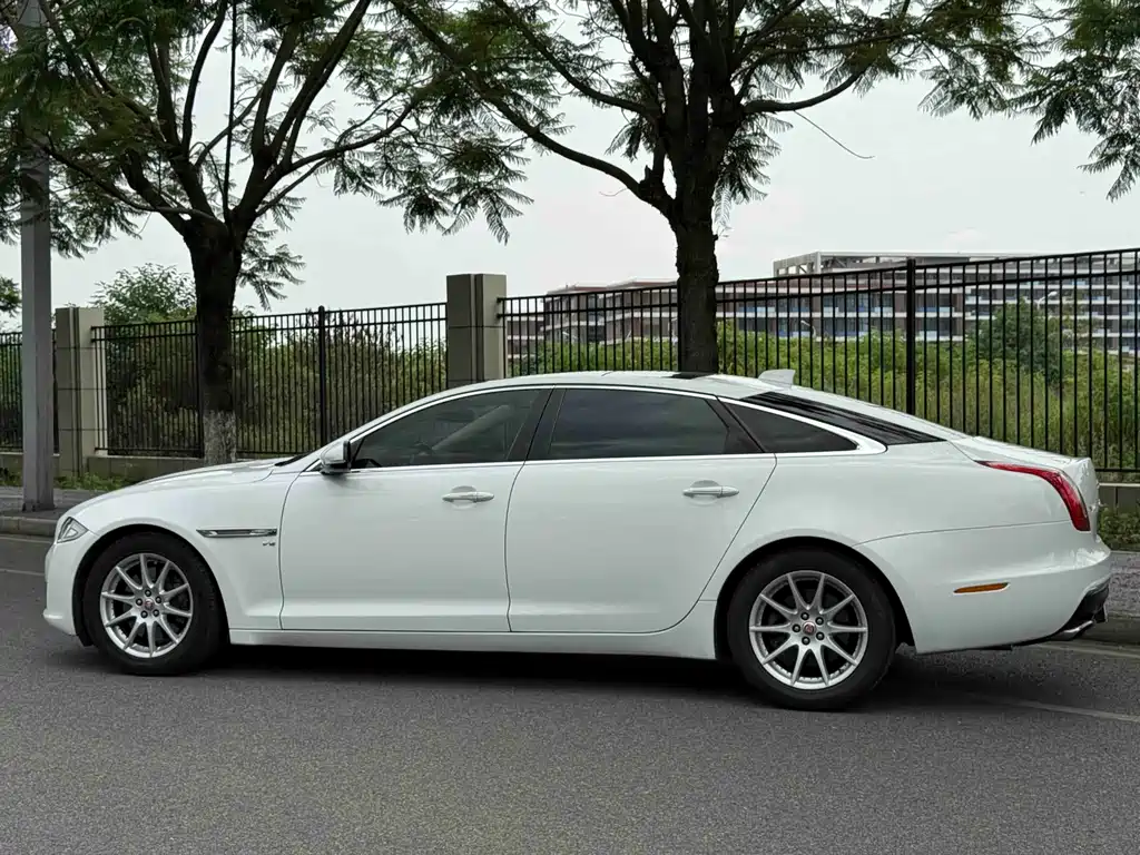 Jaguar XJ XJL 3.0 SC 2 WD Graceful Business