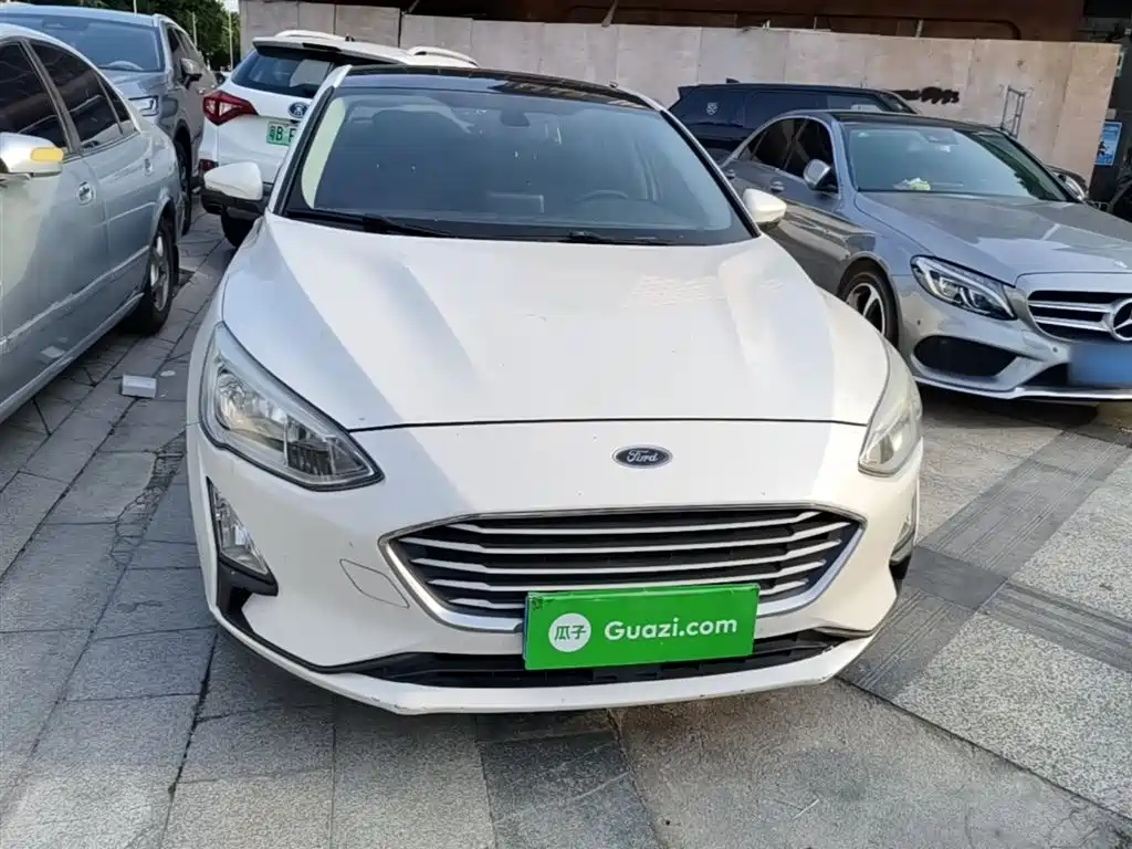 Focus Sedan EcoBoost 180 Auto Sharp Trend