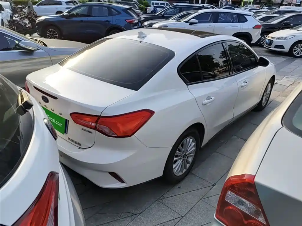 Focus Sedan EcoBoost 180 Auto Sharp Trend