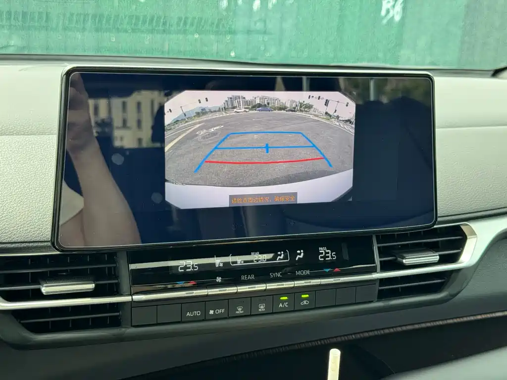 Granvia 2.5 L Hybrid Luxury