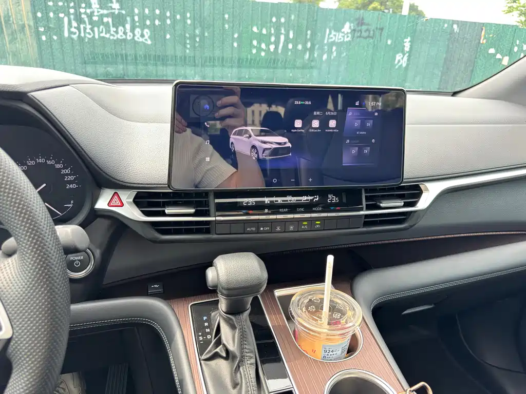 Granvia 2.5 L Hybrid Luxury