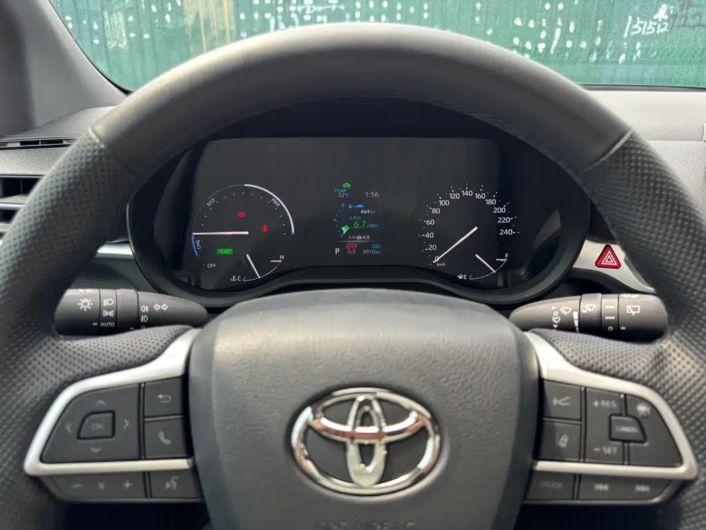 Granvia 2.5 L Hybrid Luxury