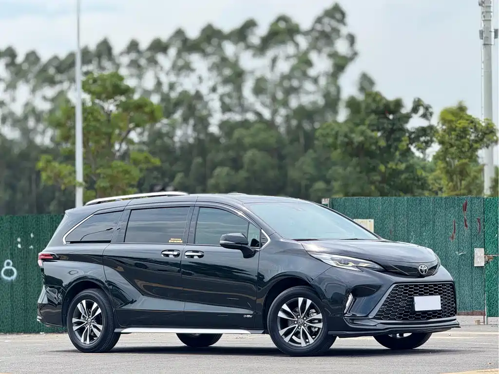 Granvia 2.5 L Hybrid Luxury