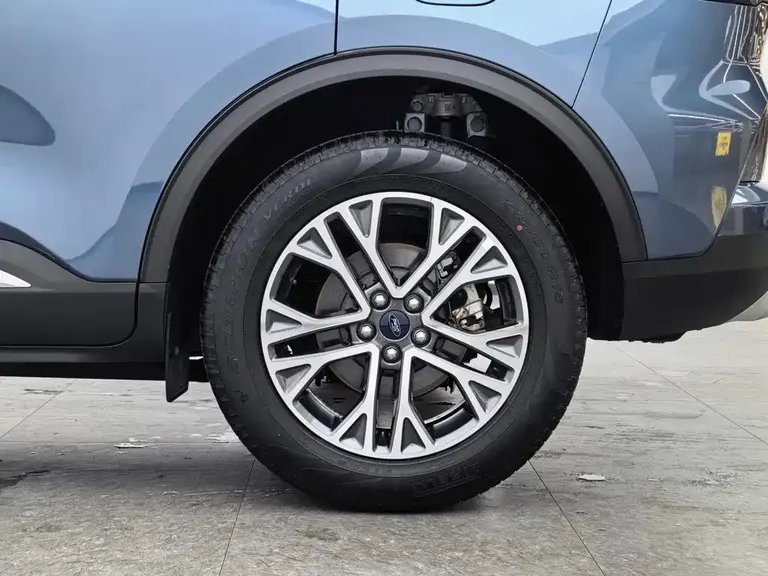 Ford Escape EcoBoost 245 2 WD Shine Enjoyment