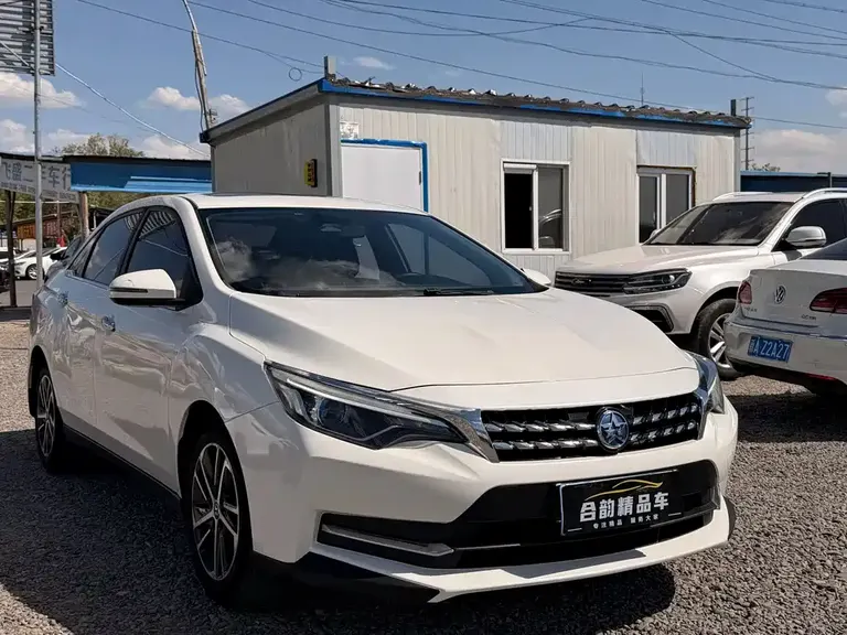 Venucia D60 1.6 L Manual Connected Elite