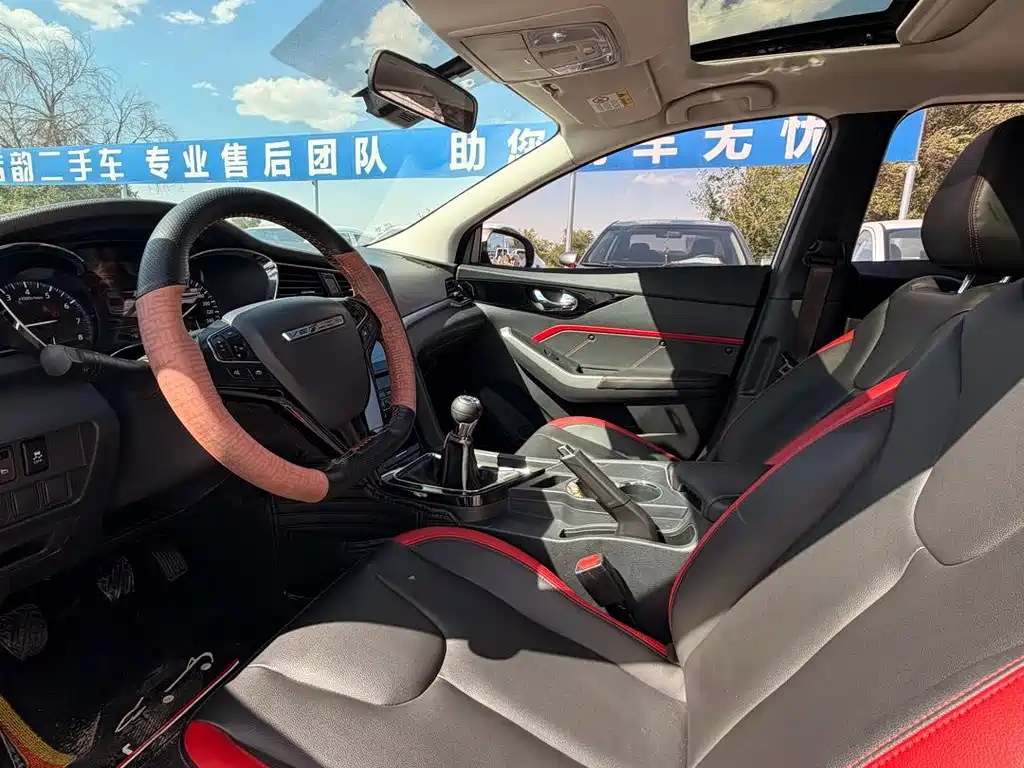 Venucia D60 1.6 L Manual Connected Elite