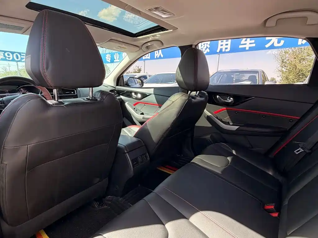 Venucia D60 1.6 L Manual Connected Elite