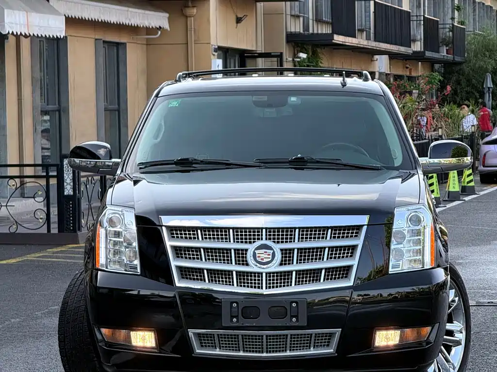 Escalade 6.2 L ESV Platinum Extended