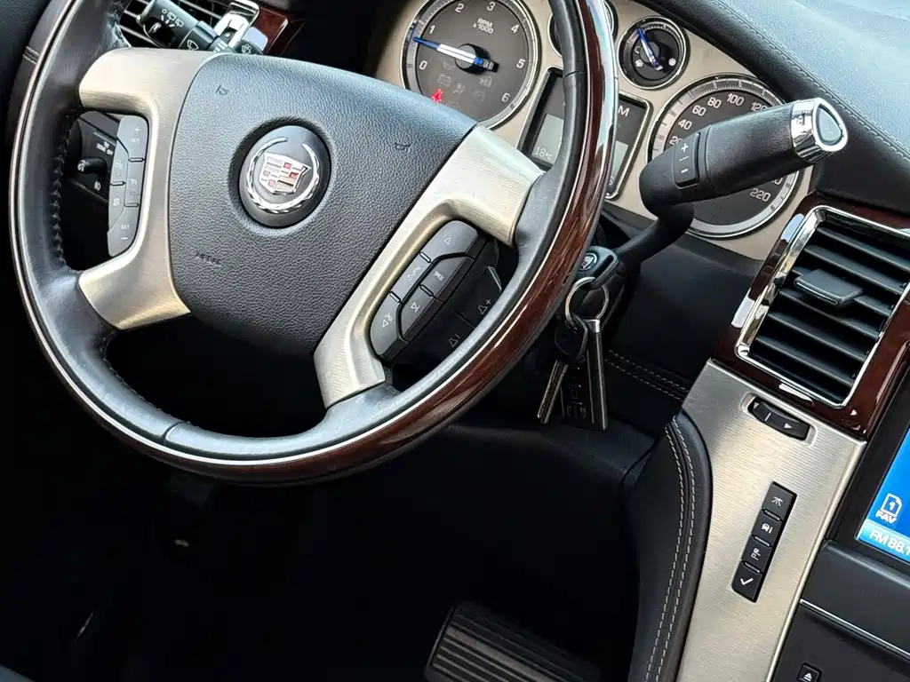 Escalade 6.2 L ESV Platinum Extended