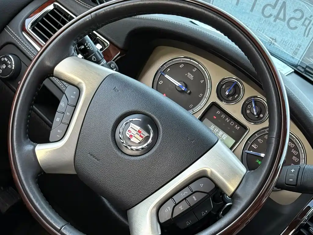 Escalade 6.2 L ESV Platinum Extended