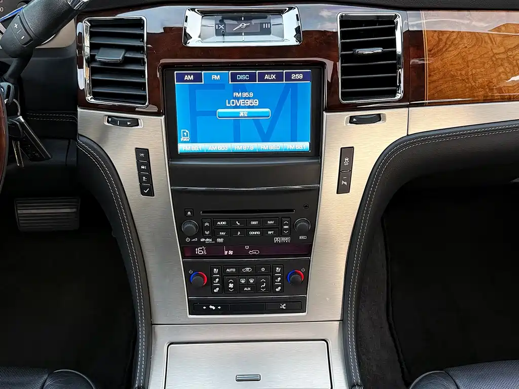Escalade 6.2 L ESV Platinum Extended
