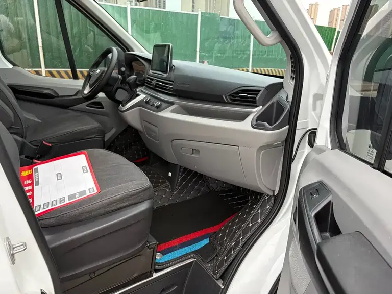 Maxus Xintu V90 新途V90 2021款 2.0 T自动智运王后驱单胎长轴高顶7座