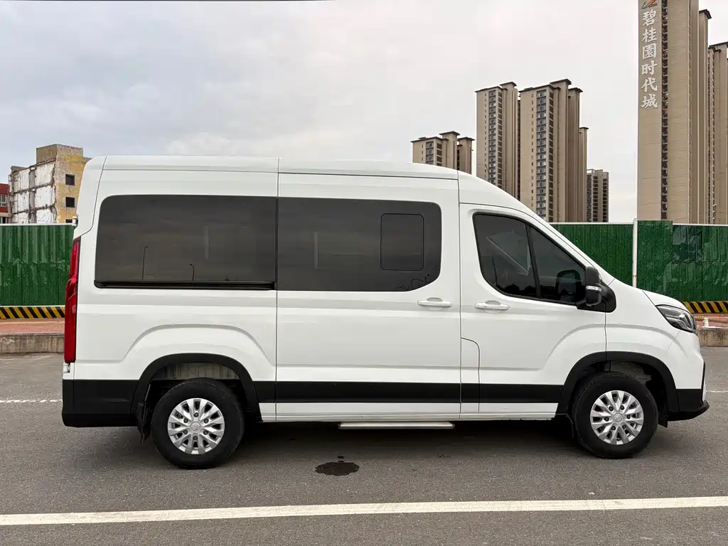 Xintu V90 新途V90 2021款 2.0 T自动智运王后驱单胎长轴高顶7座
