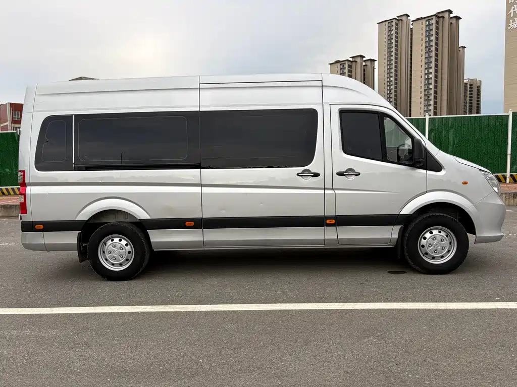Toano 2.5 T Manual Highway Plus LWB Mid Roof 6 7-seat4 J25 TC3