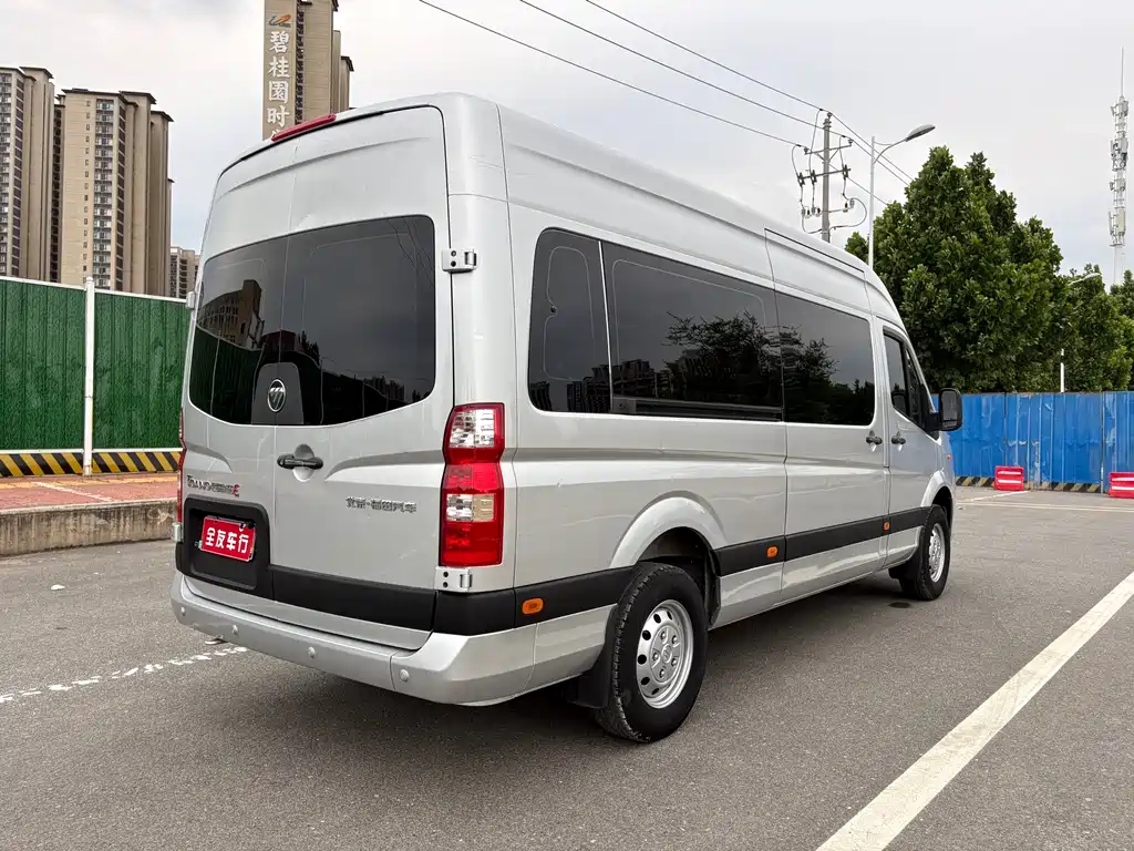 Toano 2.5 T Manual Highway Plus LWB Mid Roof 6 7-seat4 J25 TC3